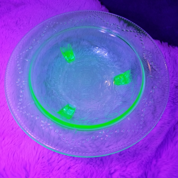 Vintage Depression Uranium Glass 3-legged Bowl Dish - Picture 1 of 9